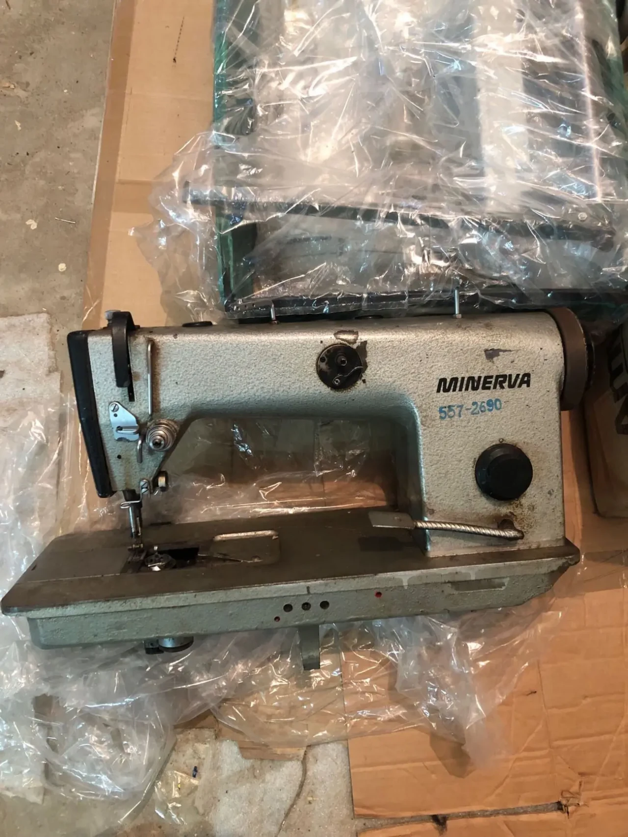 Minerva 72111промислова,зі столом та мотором,