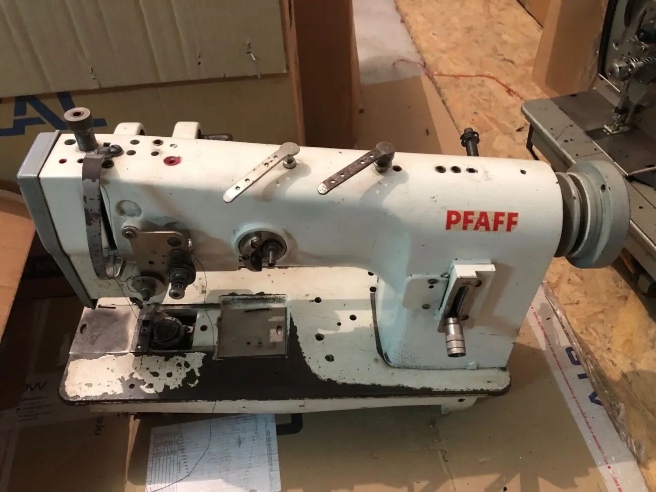 Pfaff зі столом та мотором,швейна машина проф 2