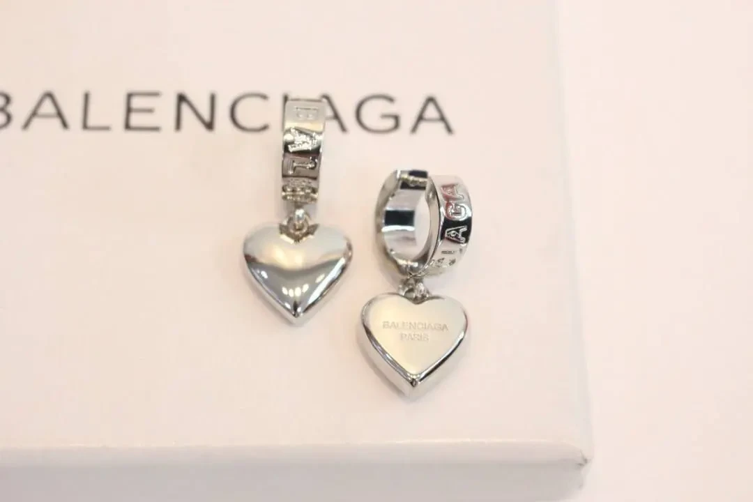 Сережки Balenciaga 10