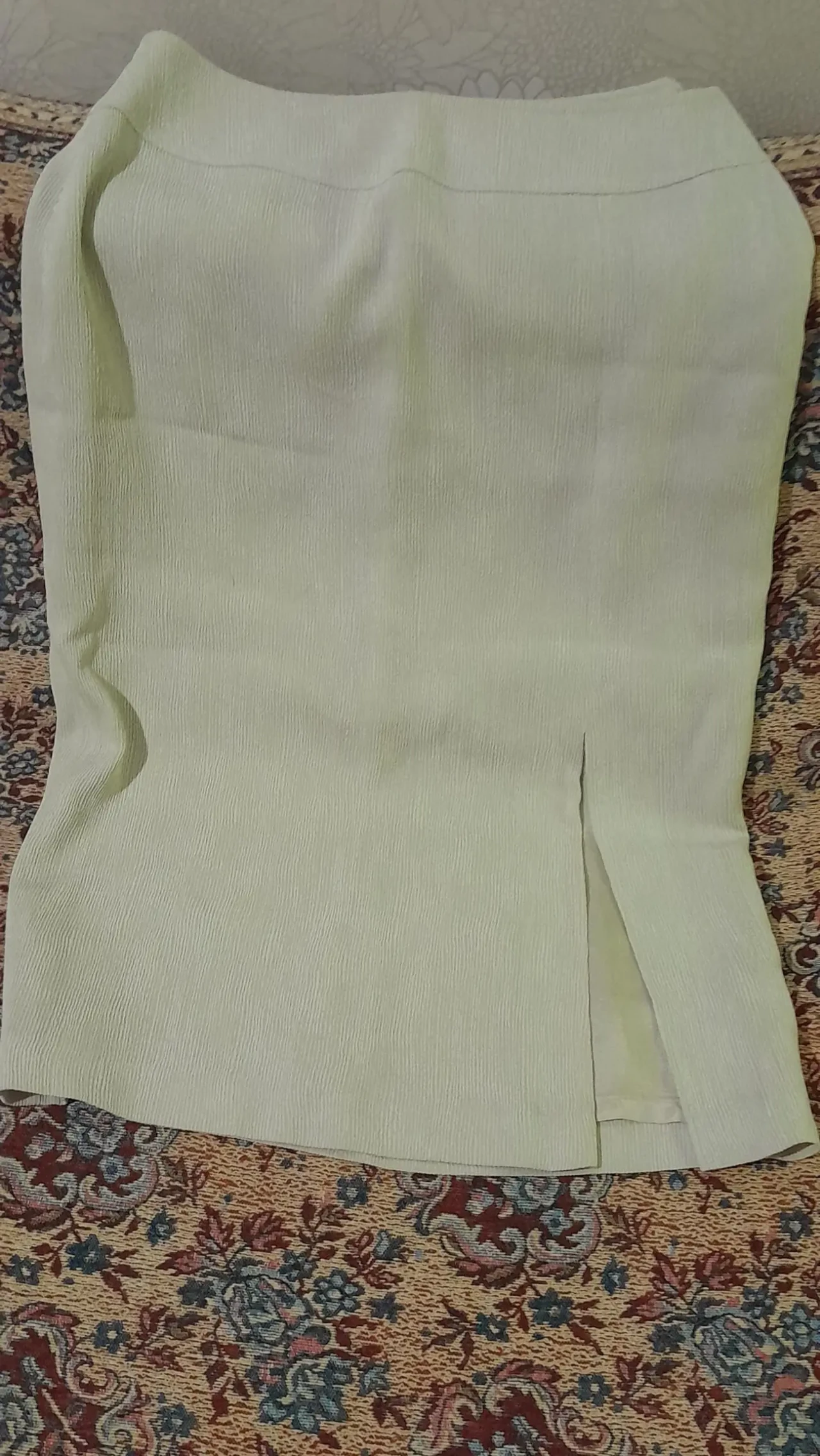 Стильная юбка с разрезом сбоку на подкладке. ФРАНЦИЯ 3