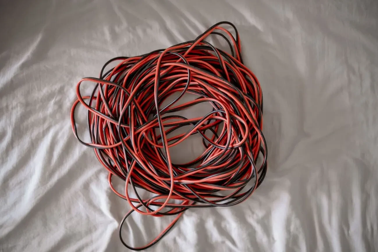 Склеєний червоно-чорний мідний кабель у силіконовій ізоляції 12 AWG