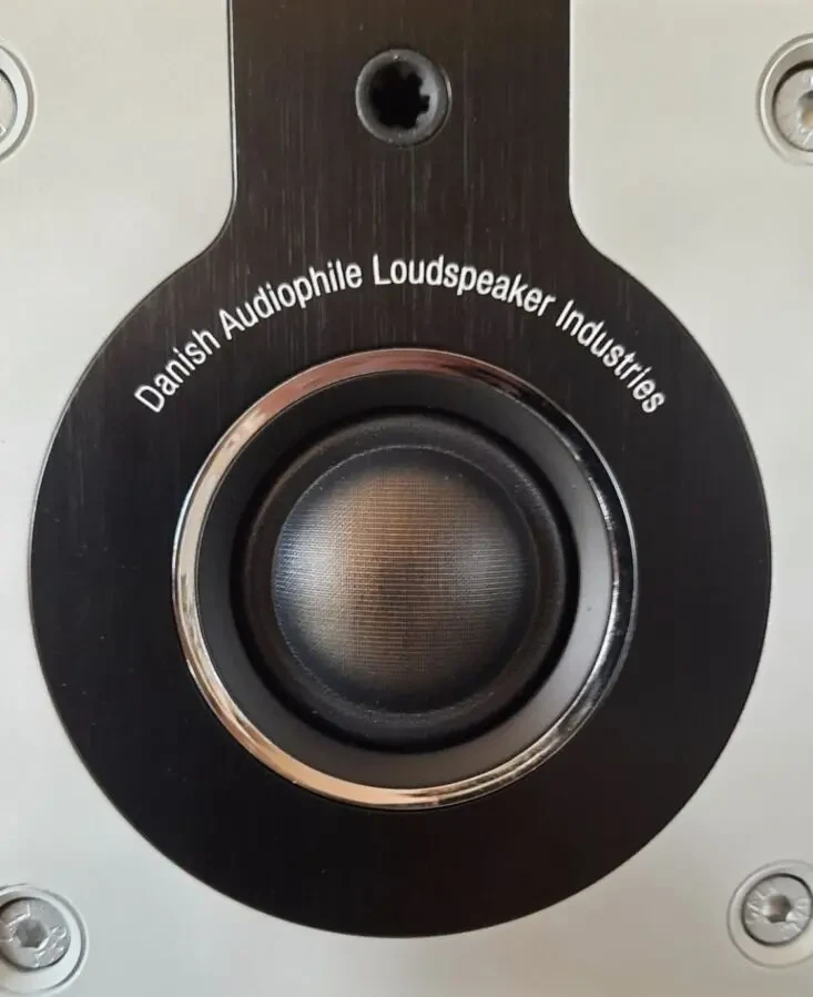 Акустична система  DALI Opticon 2 Black (1 колонка) 3