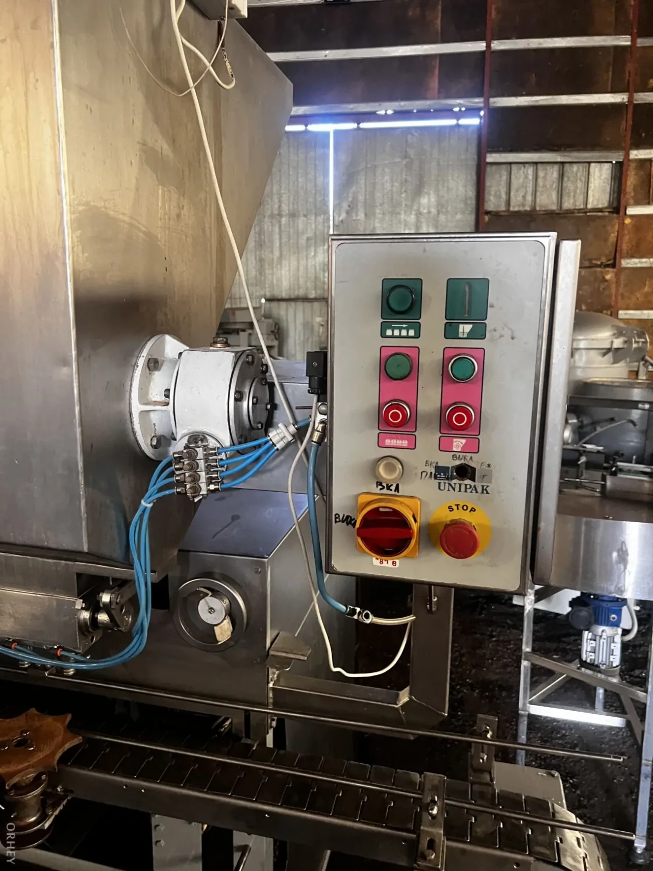 Дозатор-наповнювач лінейного типу UNIPAK 4