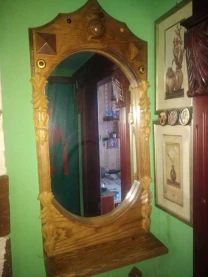 Зеркало с полкой