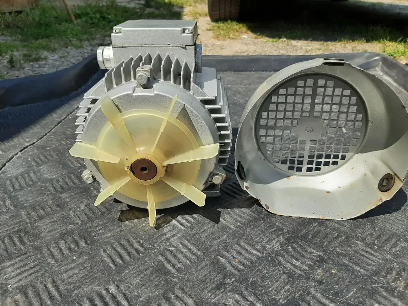 Электродвигатель АИР80А4Т2, 1.1кВт асинхронный, рабочий, трёх фазный 6