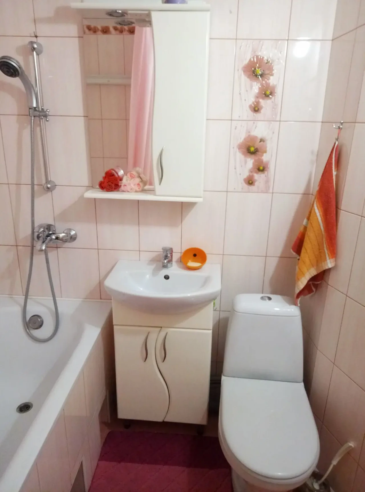 Сдам квартиру возле метро 10