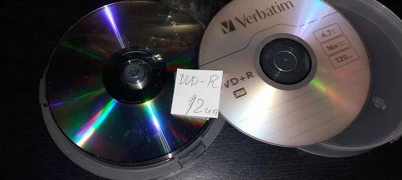 Диски DVD- R - RW . Нові- запечатані. 3