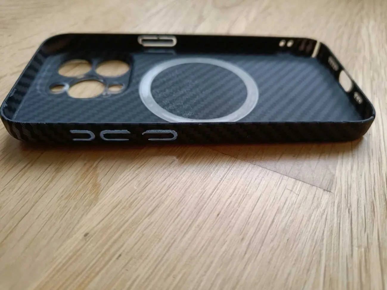 Чехол Carbon Iphone 15 pro 5