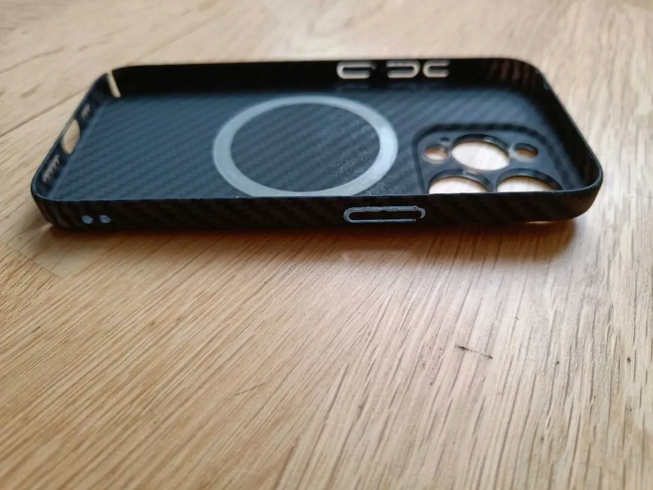 Чехол Carbon Iphone 15 pro 4