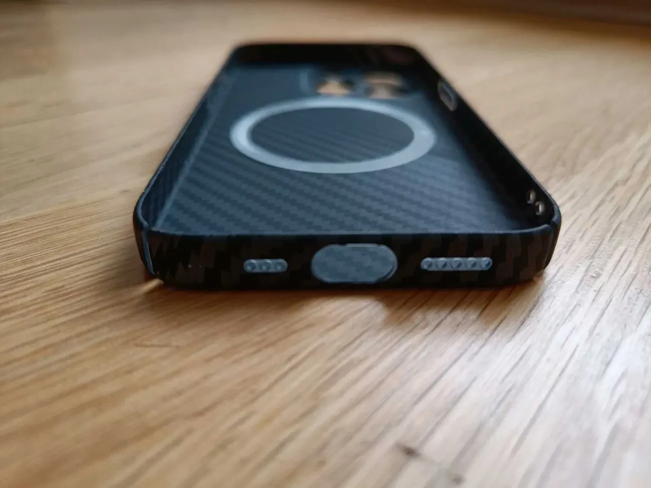 Чехол Carbon Iphone 15 pro 3