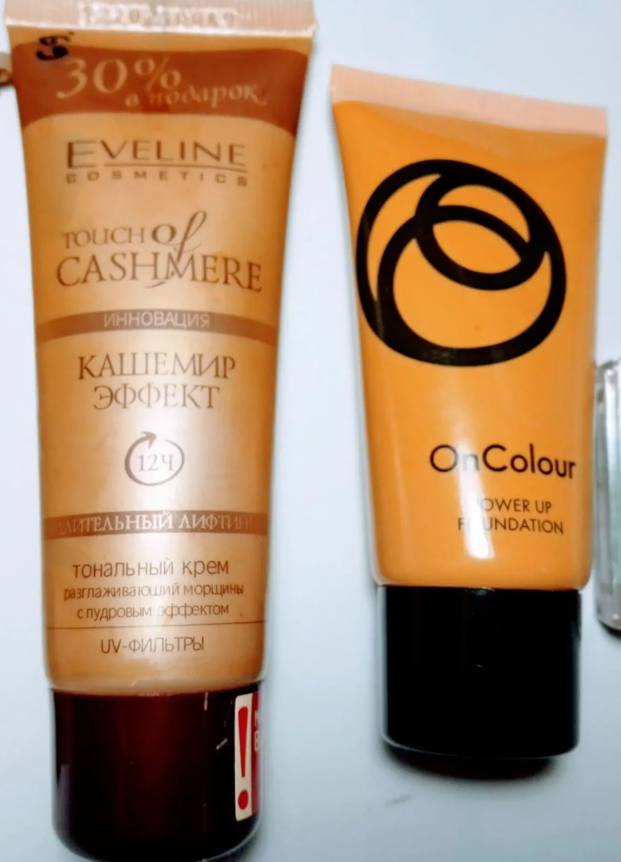 Тональный крем основа бежевый Oriflame 30 мл, светлый Eveline 40 мл