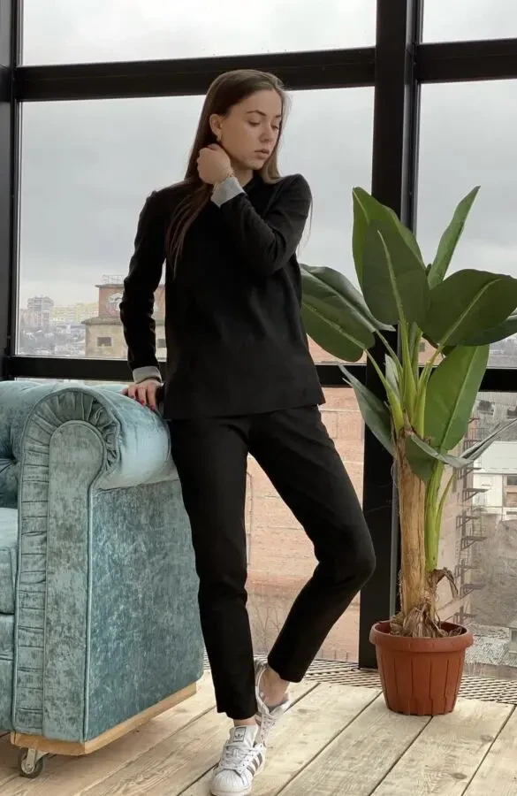 Костюм женский черный замшевый