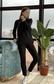 Костюм женский черный замшевый