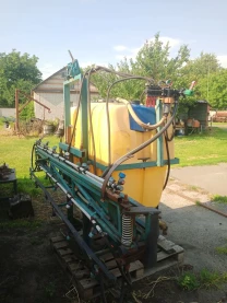 Обприскувач навісний 800 л. 14 м.