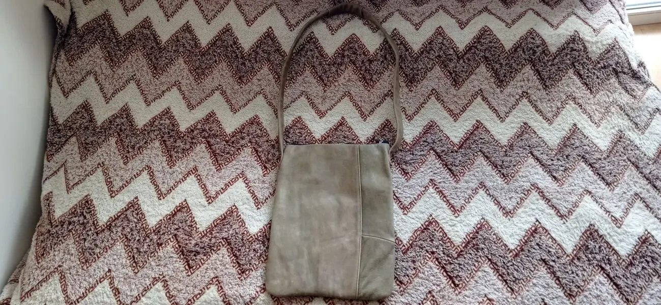 Шкіряна сумка ручної роботи формату а4 на плече