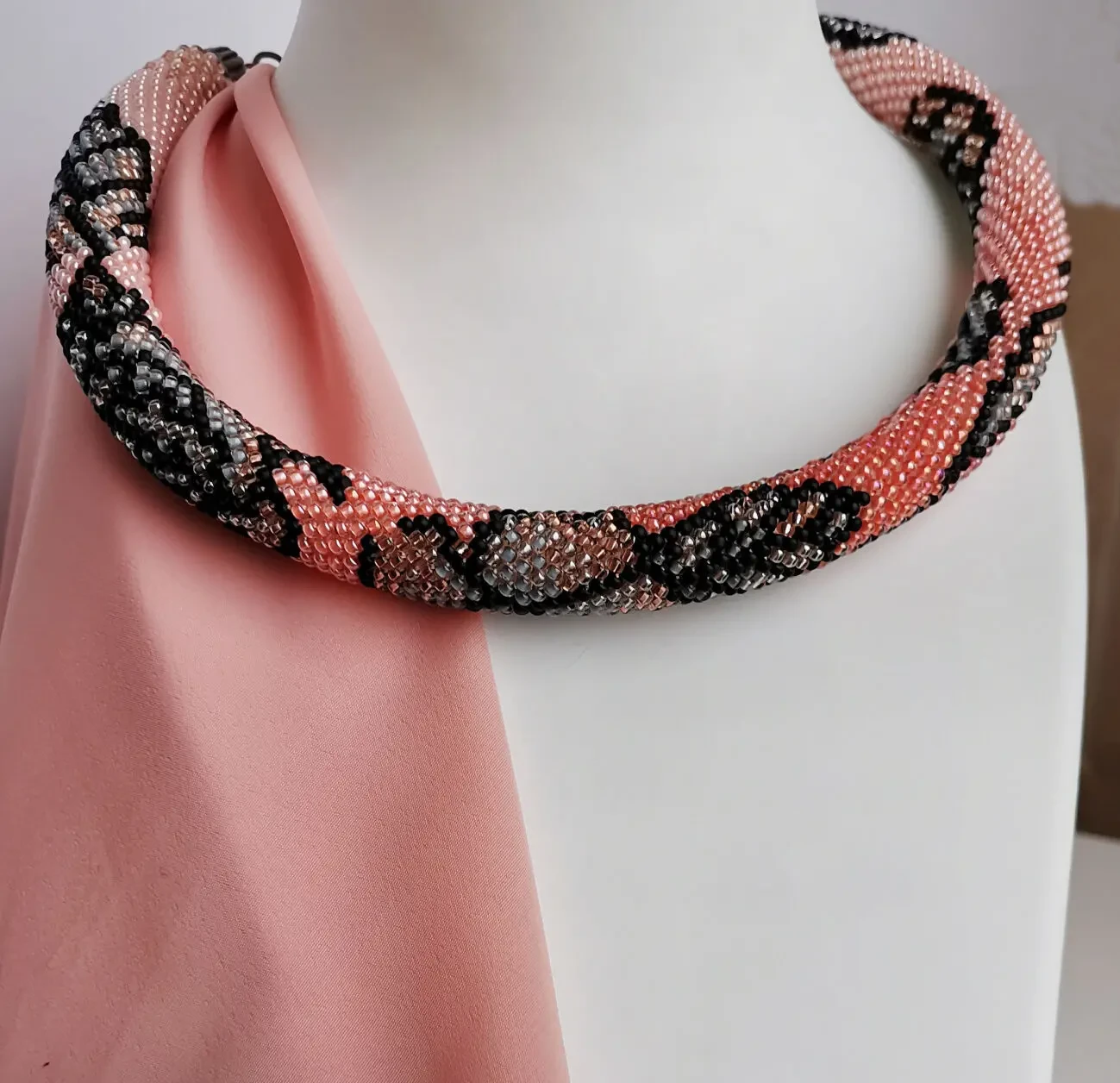 Прикраса із бісеру кольє-джгут Шарм 4