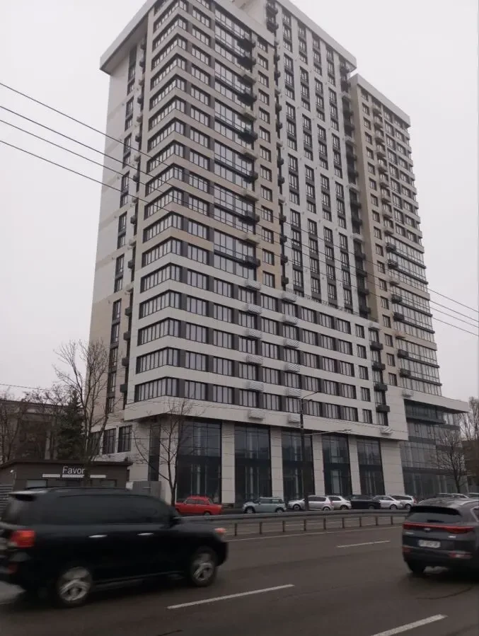 Продам комерческое помещение на первом этаже, Favorit 2