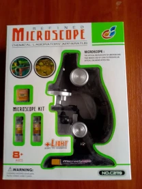 Дитячий Мікроскоп з аксесуарами, на батарейках, у коробці.