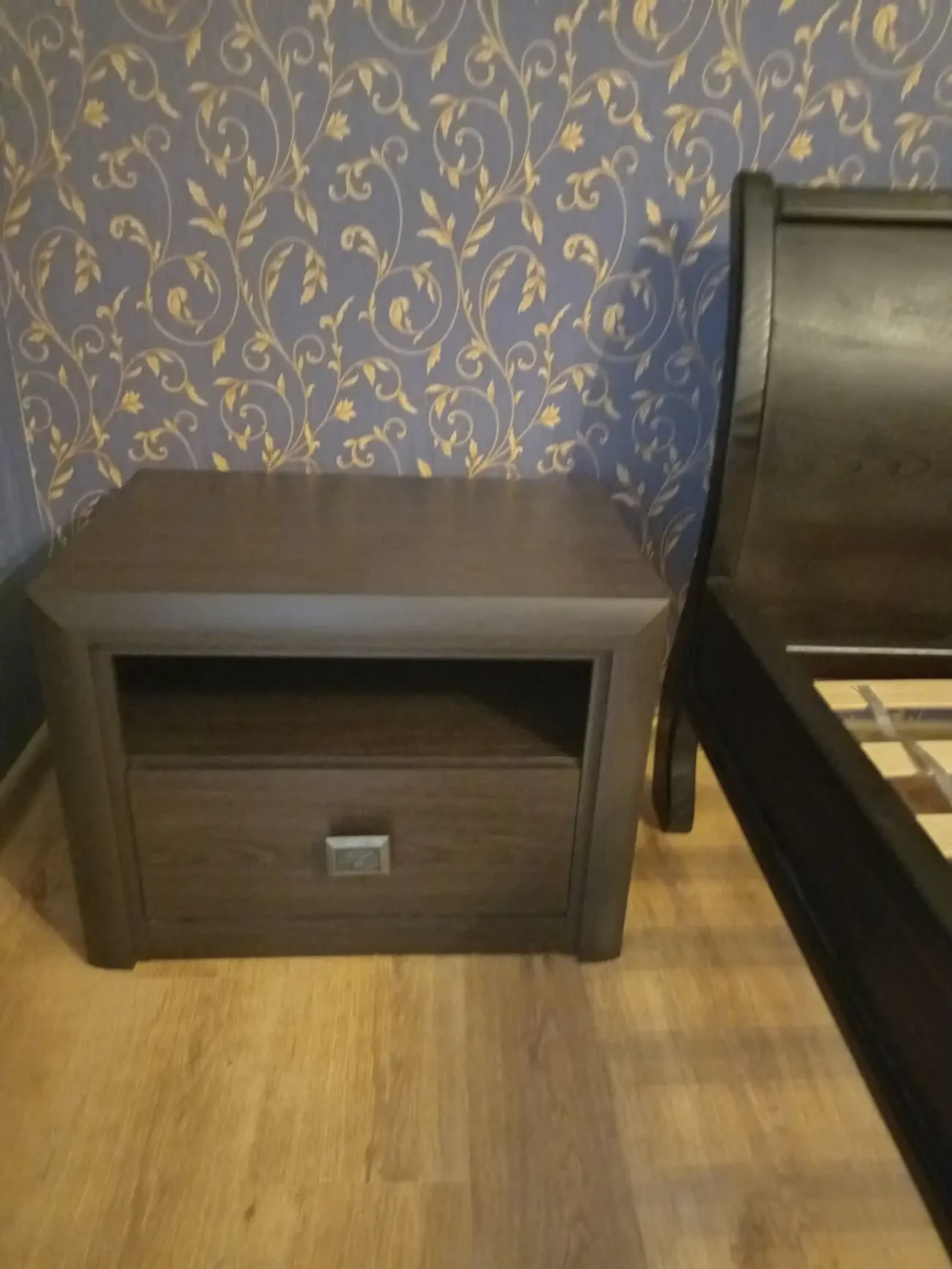 Тумби приліжкові