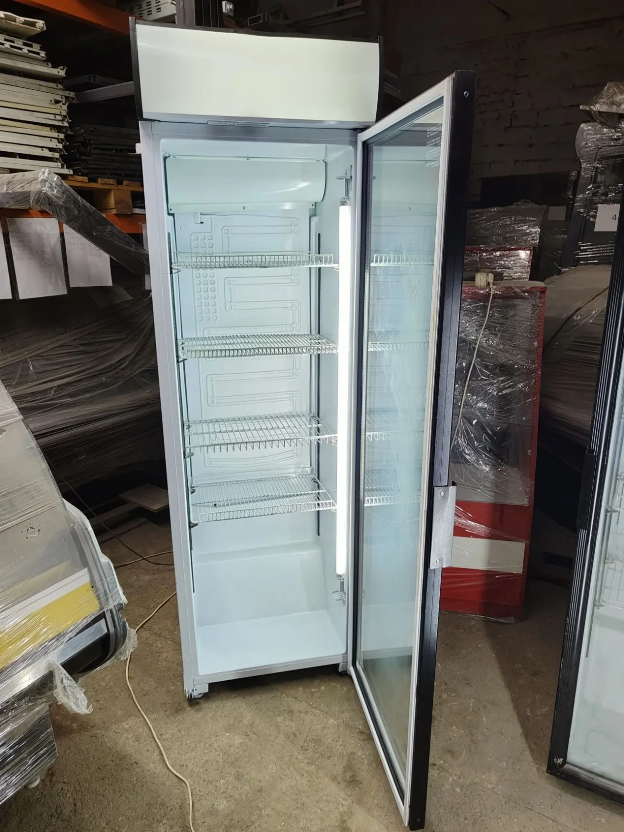 Холодильник для напоїв, холодильний шкаф бу, вітрина холодильна бу 2