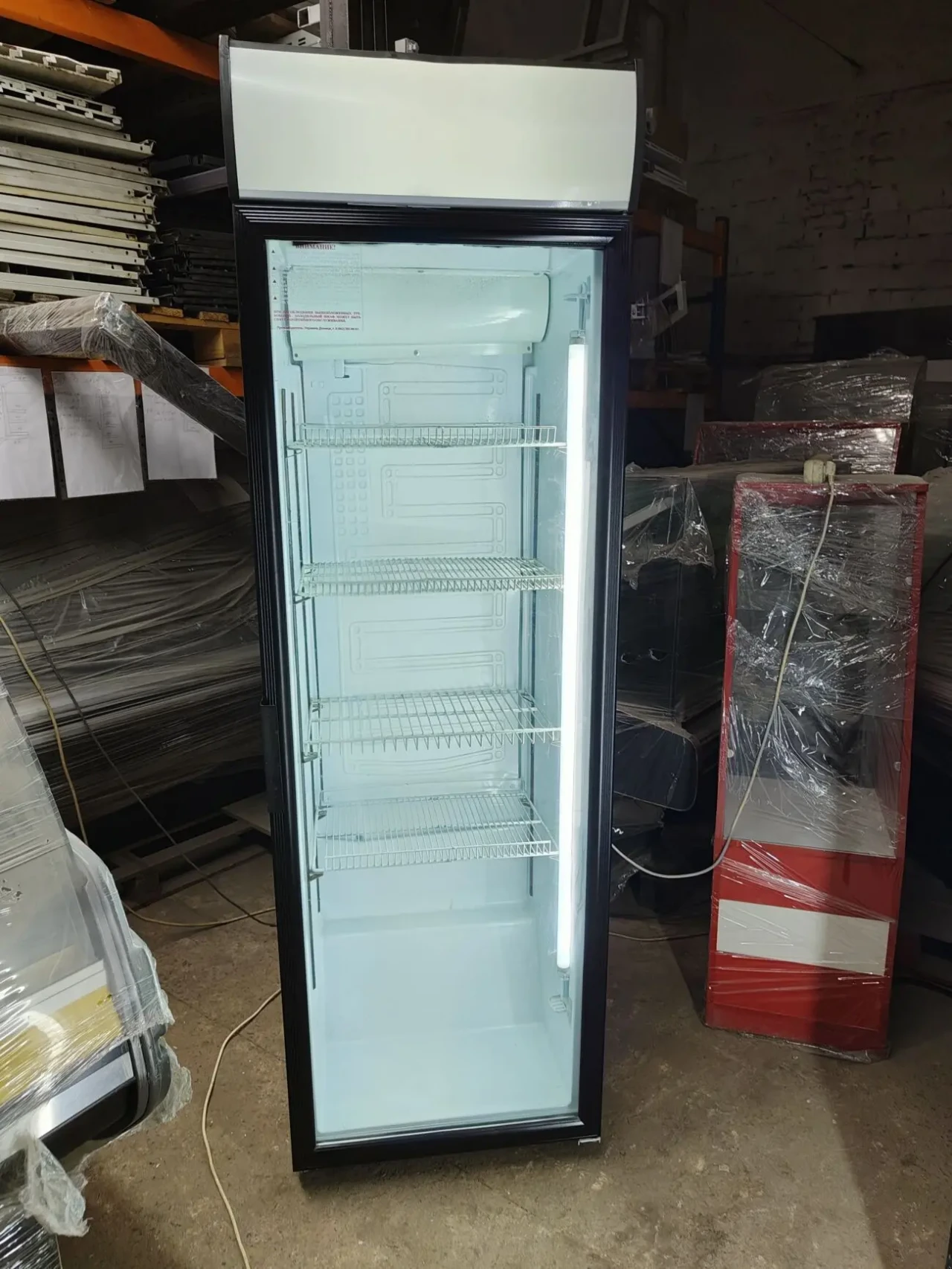Холодильник для напоїв, холодильний шкаф бу, вітрина холодильна бу