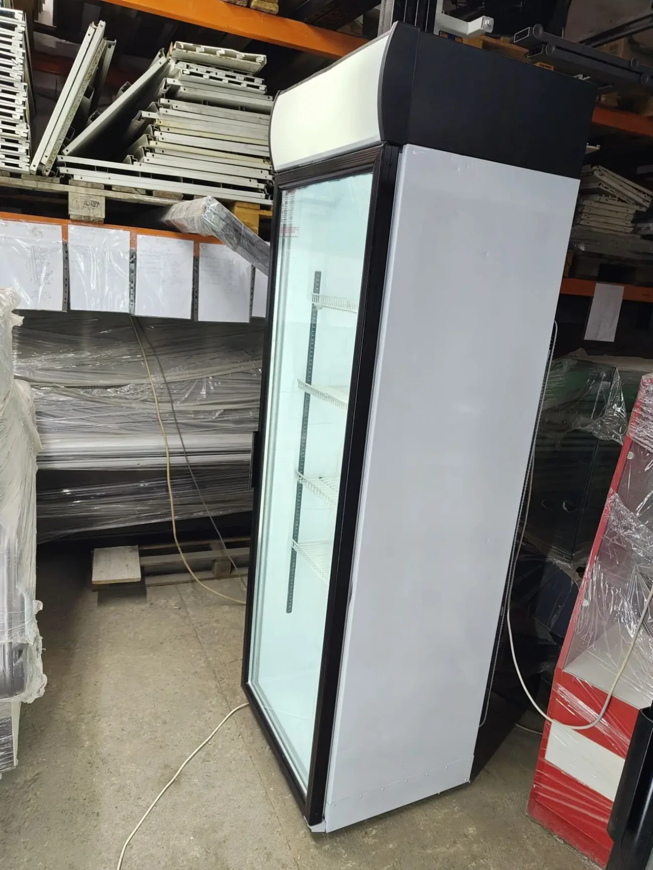 Холодильник для напоїв, холодильний шкаф бу, вітрина холодильна бу 4