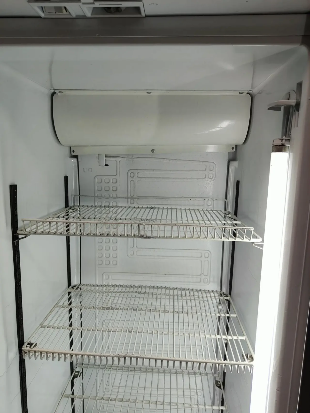 Холодильник для напоїв, холодильний шкаф бу, вітрина холодильна бу 9