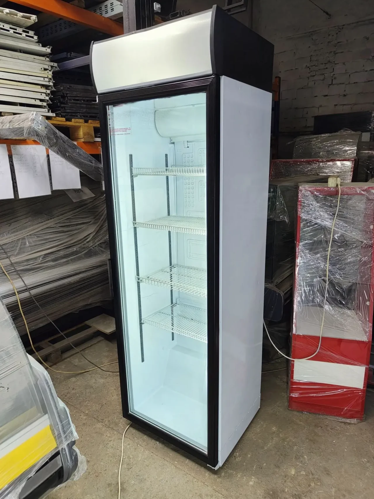 Холодильник для напоїв, холодильний шкаф бу, вітрина холодильна бу 3