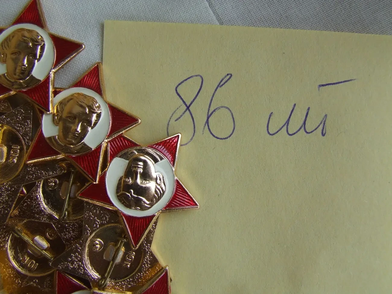 Значки ссср Октябренок с коробкой родной 86 штук 1989 года. 4