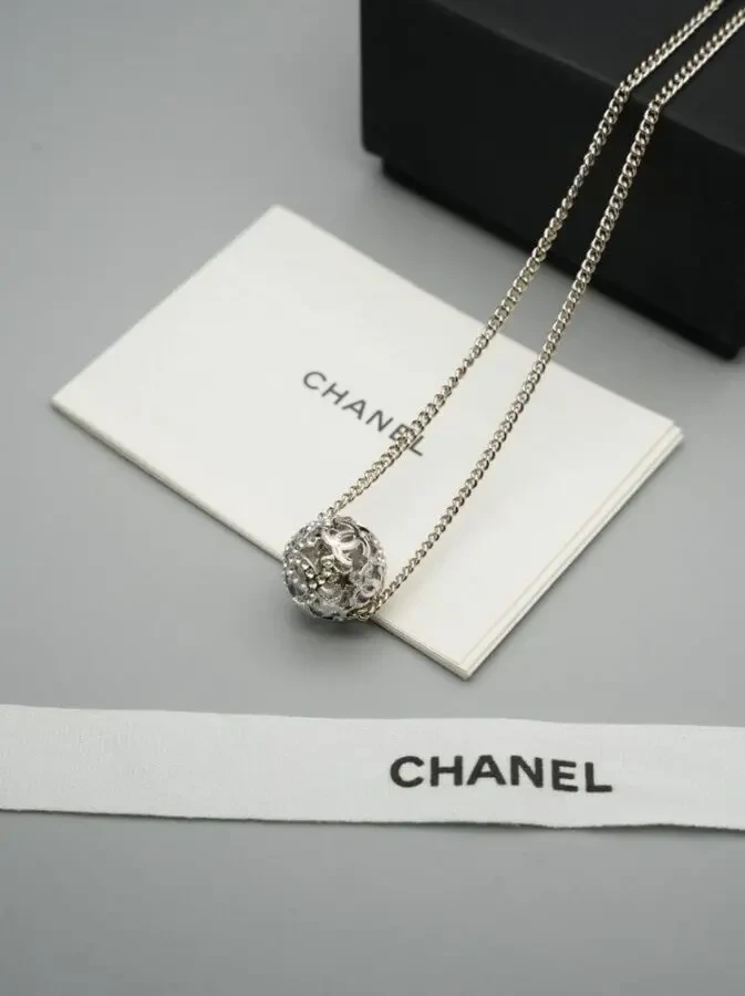 Підвіска Chanel
