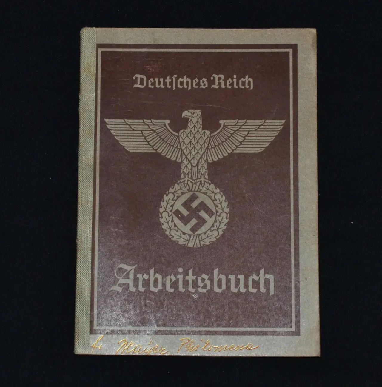 Arbeitsbuch (трудовая книжка) Выдачей трудовых книжек занимались ведо