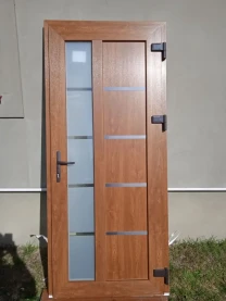 Пластикові двері