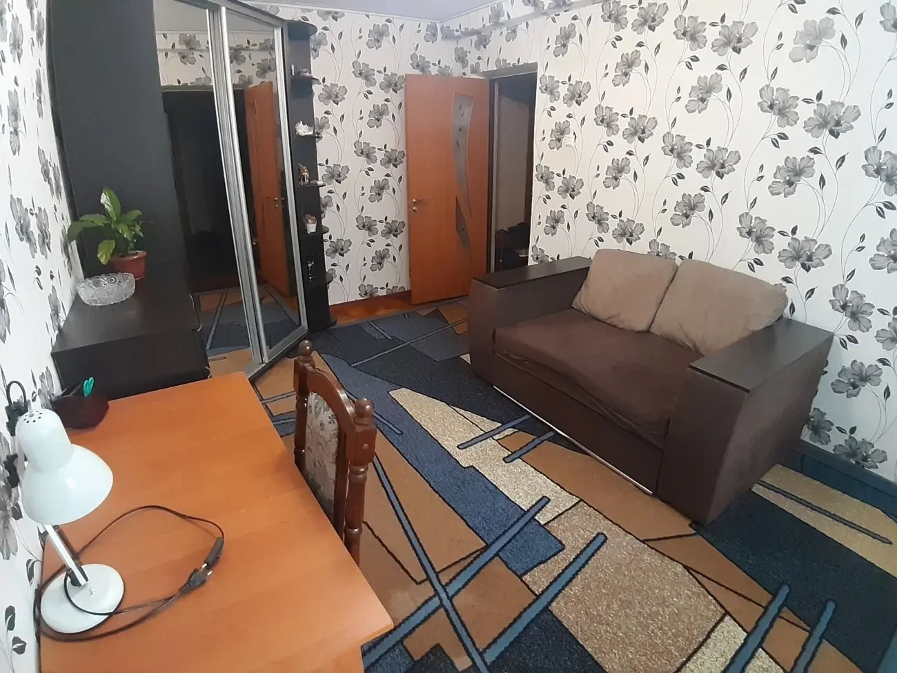 Продам 2 кімнатну квартиру з роздільними кімнатами від Власника 3