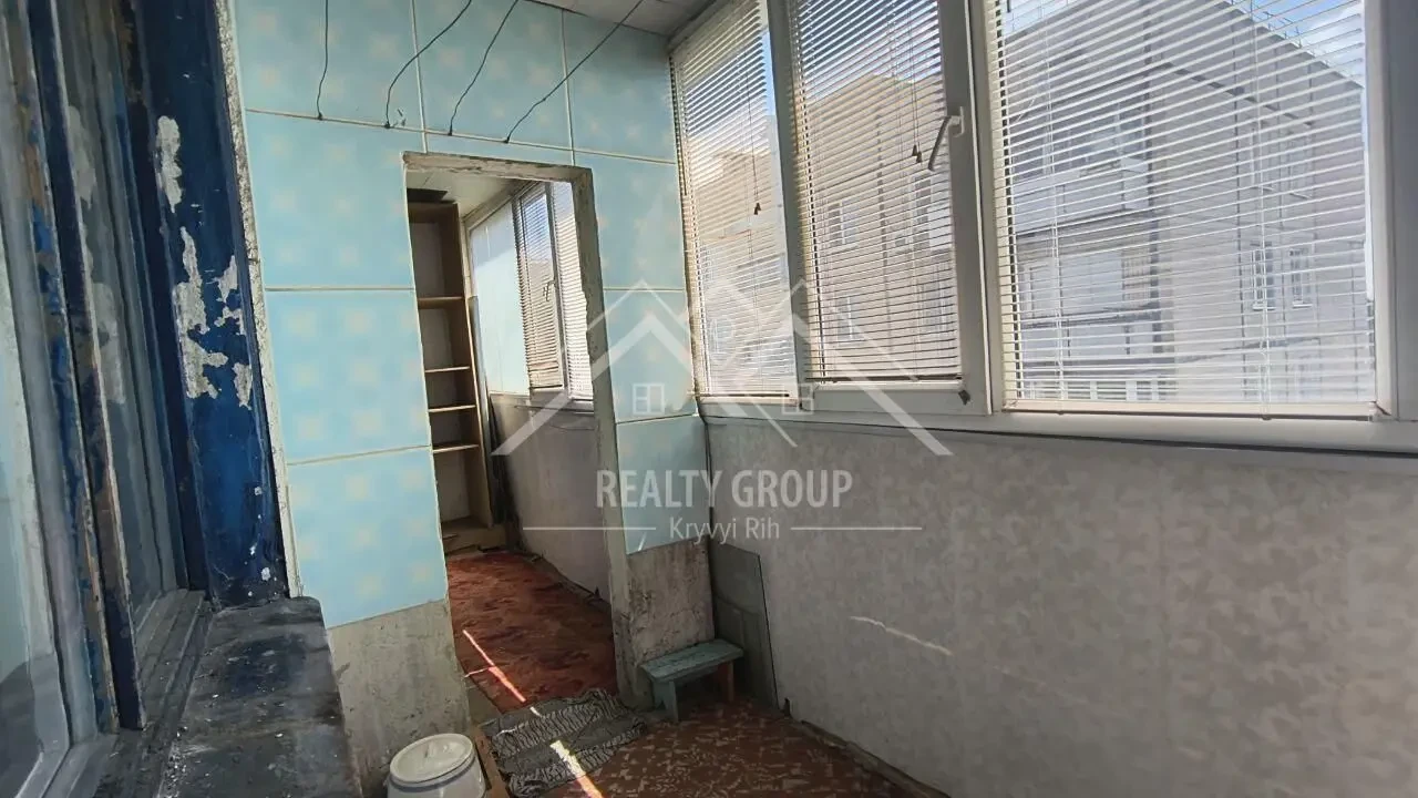 Продаж 3к квартири по Елекрозаводській 6