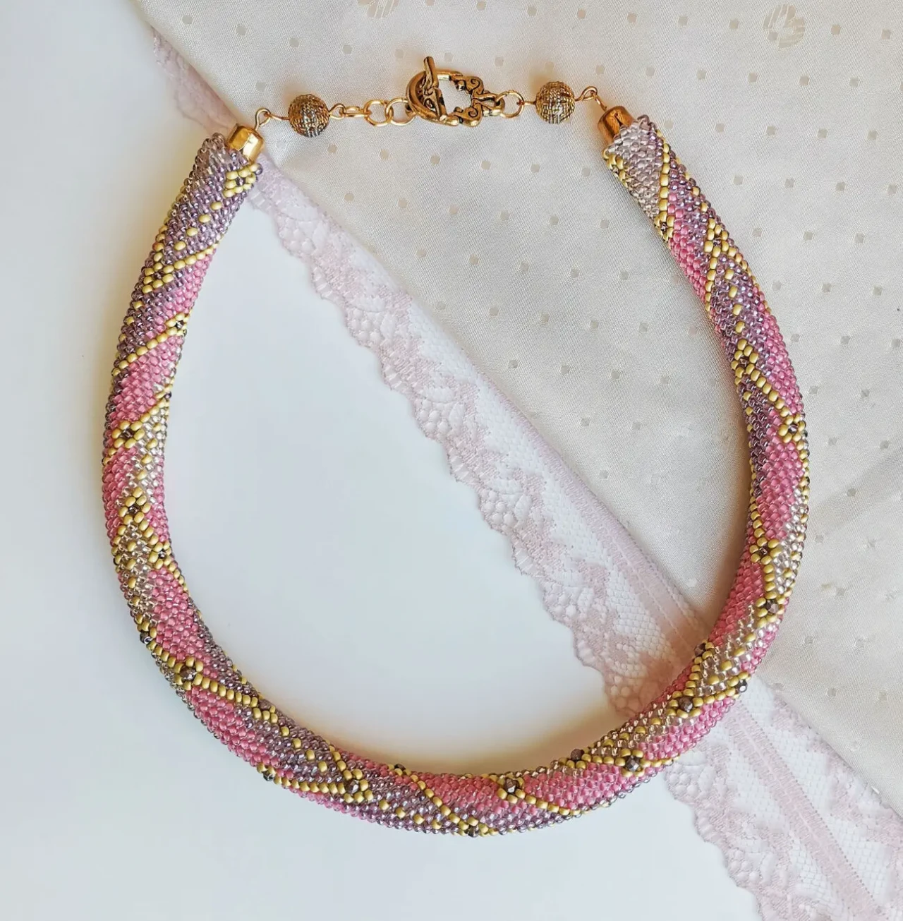 Прикраса із бісеру кольє-джгут Шовкова вуаль