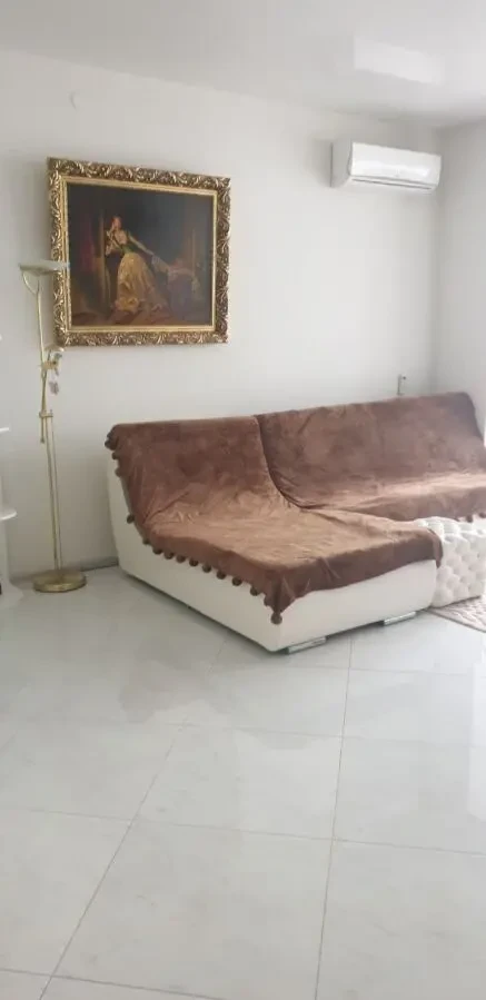 Продам 2-о кімнатну квартиру Центр - біля входу у Центральний парк 4