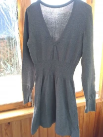Платье демисезонное серое с 10 мелкий мягкий вязаный трикотаж