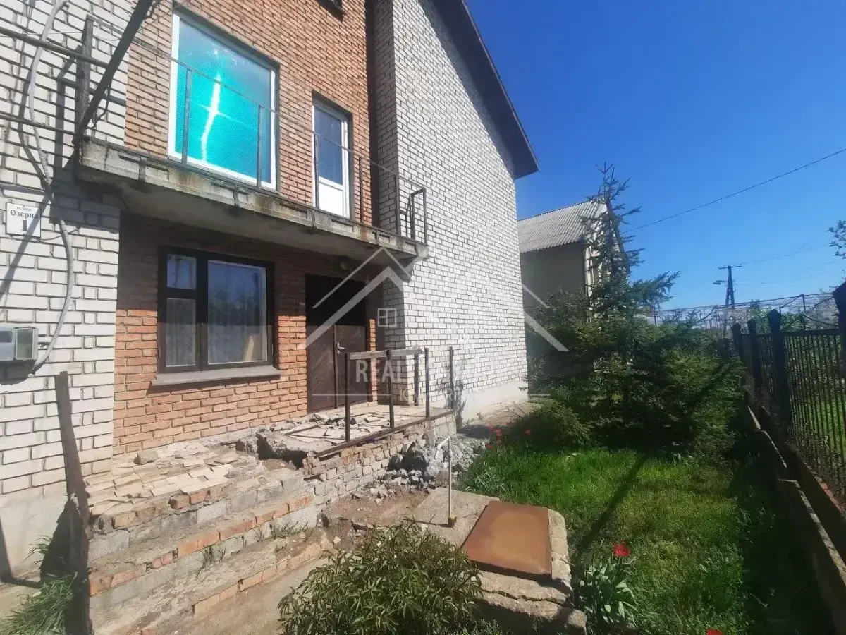 Продається двоповерховий будинок в Інгулецькому районі, вул. Озерна 3