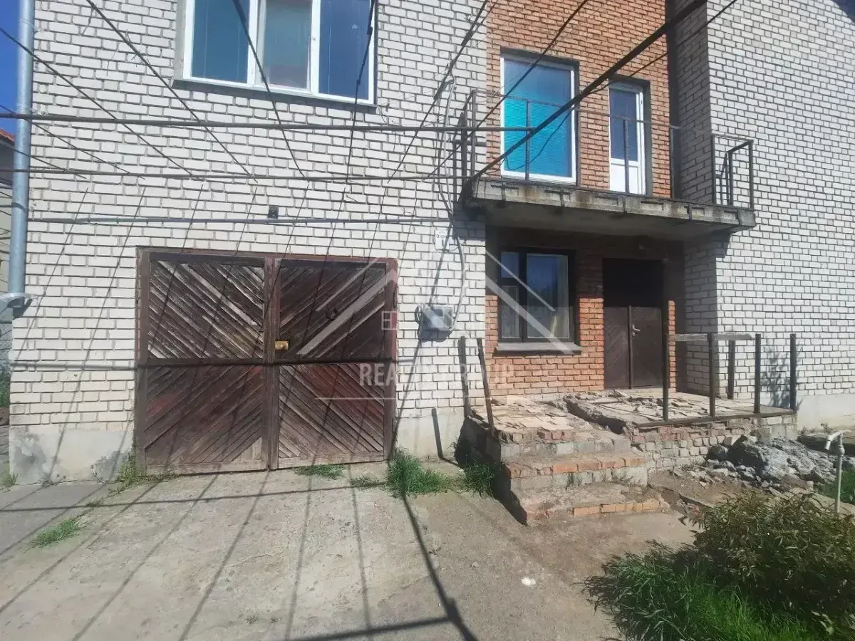 Продається двоповерховий будинок в Інгулецькому районі, вул. Озерна 2