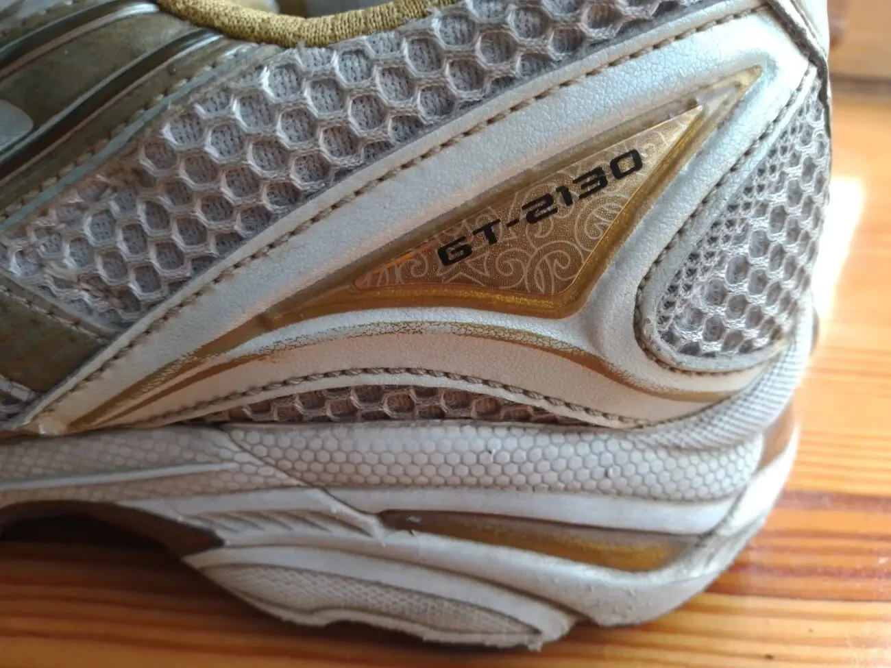 Кроссовки 40 26 белые сетка, шнурки, светоотражатели, для дачи, Asics 2