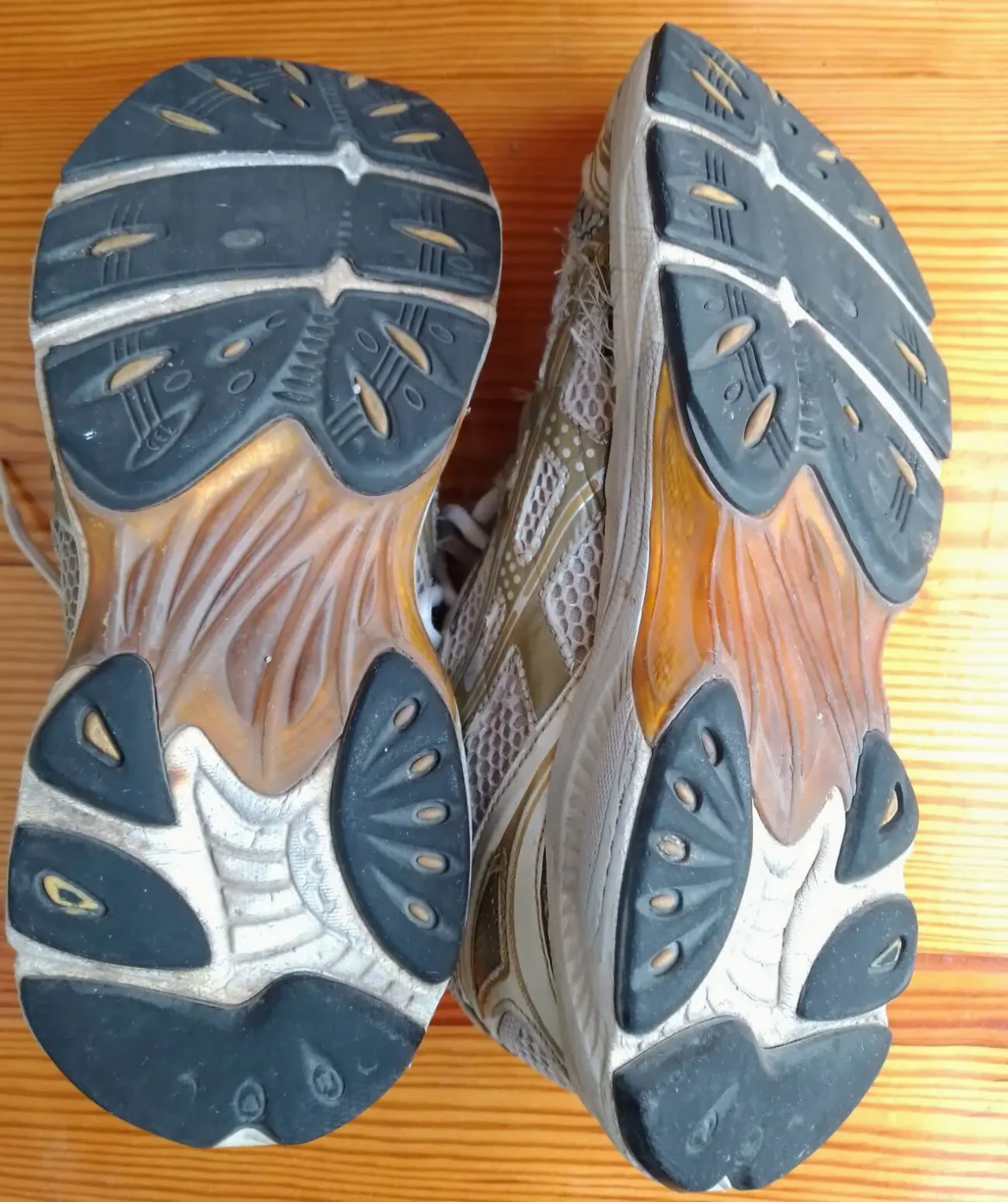 Кроссовки 40 26 белые сетка, шнурки, светоотражатели, для дачи, Asics 3