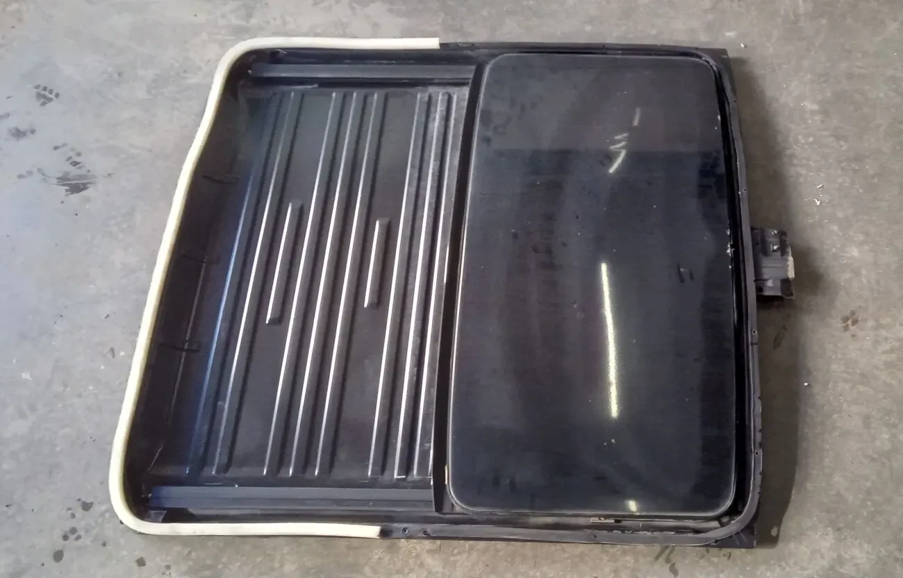 Люк криші Volvo 960