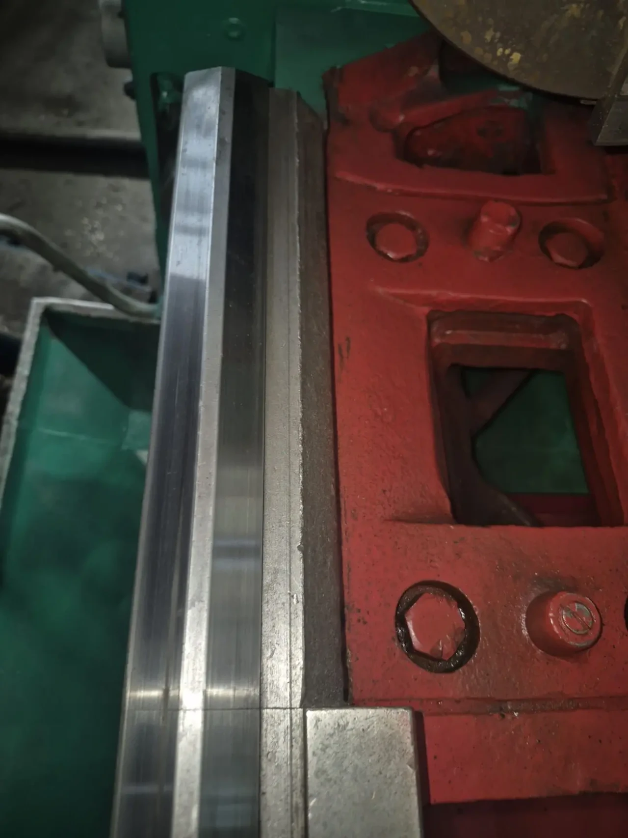 SNB 400 румин универсальний токарно гвинторiзний верстат 7