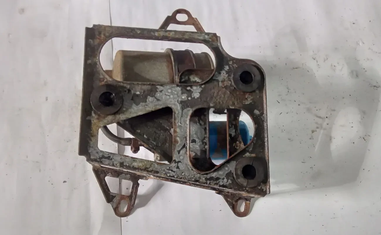 Паливна установка (паливний насос та фільтр з кронштейном) Volvo 960 2