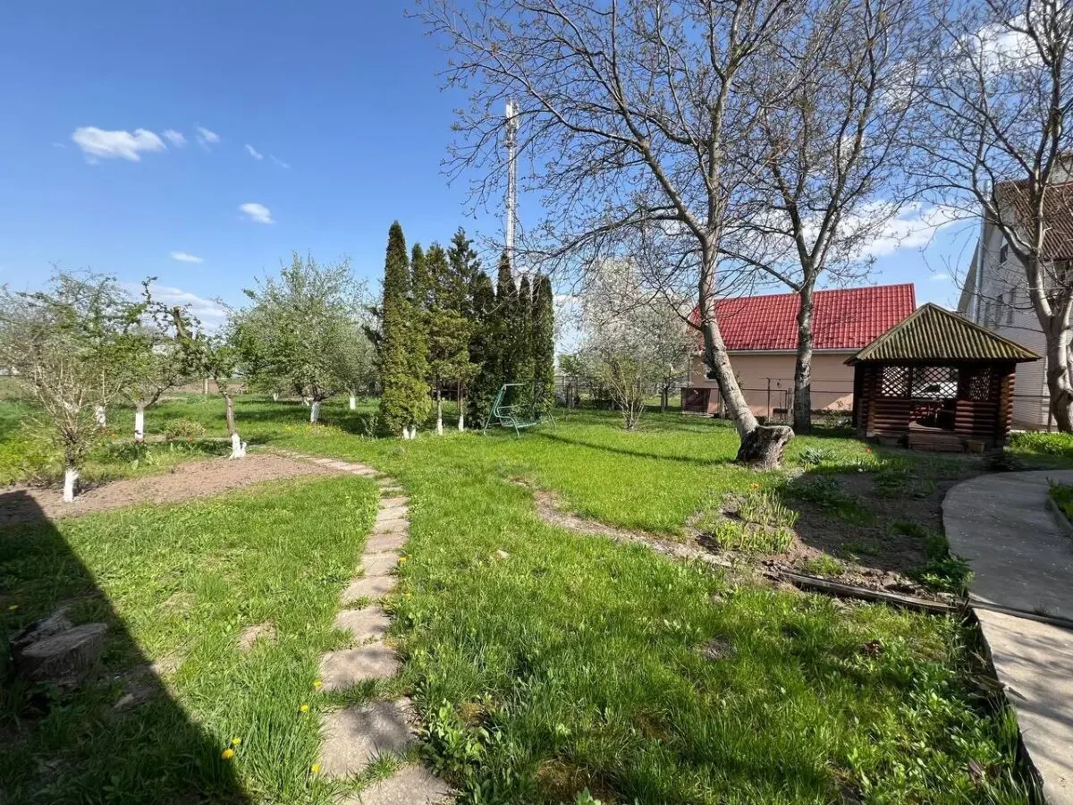 Просторий котедж у Квітневому з доглянутим садом та усіма зручностями 2