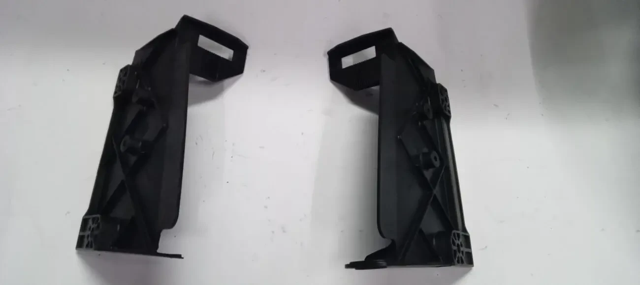 Пластик фар/кріплення решітки радіатора Volvo 960.