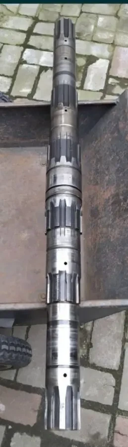 Вал ведущий  КПП трактора  Кировец . 3