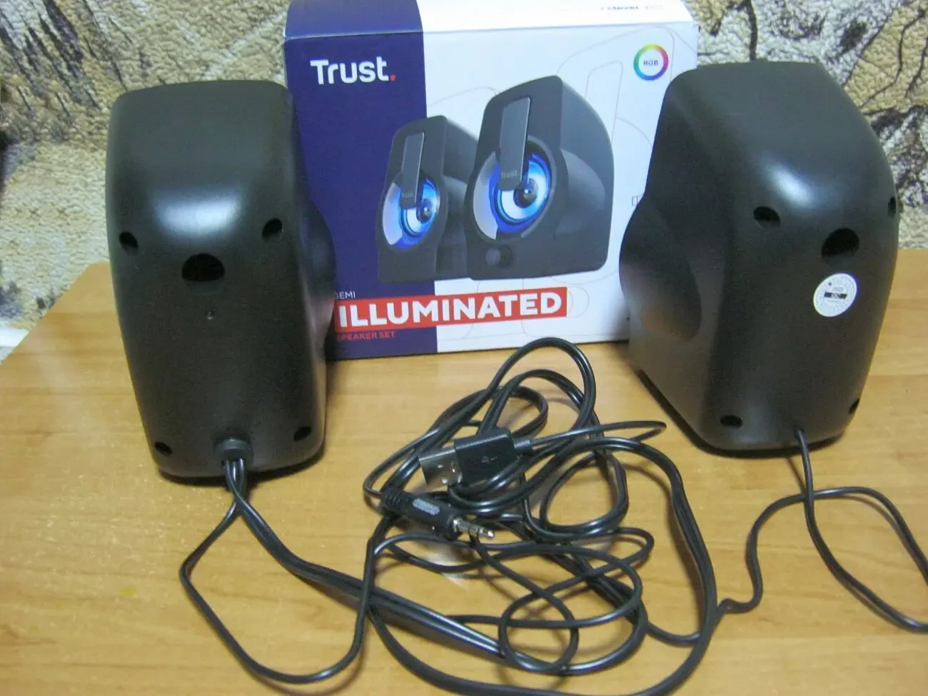 Колонки для компьютера Trust Gemi RGB 2.0  со светодиодной подсветкой 3