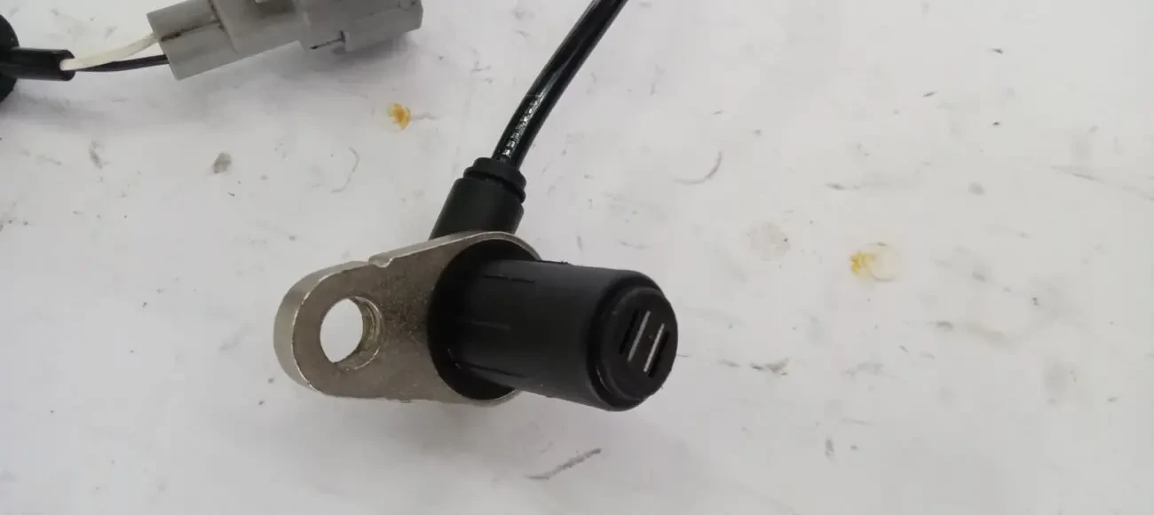 Датчик ABS Nissan X-Trail T30 задній правий 5