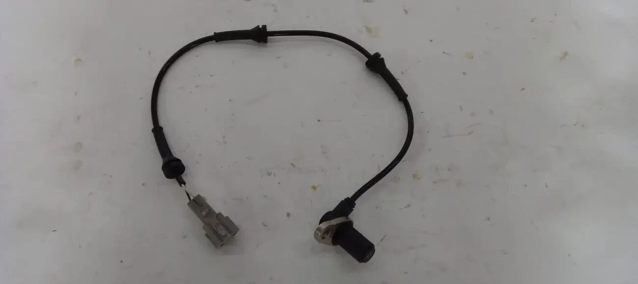 Датчик ABS Nissan X-Trail T30 задній правий 8